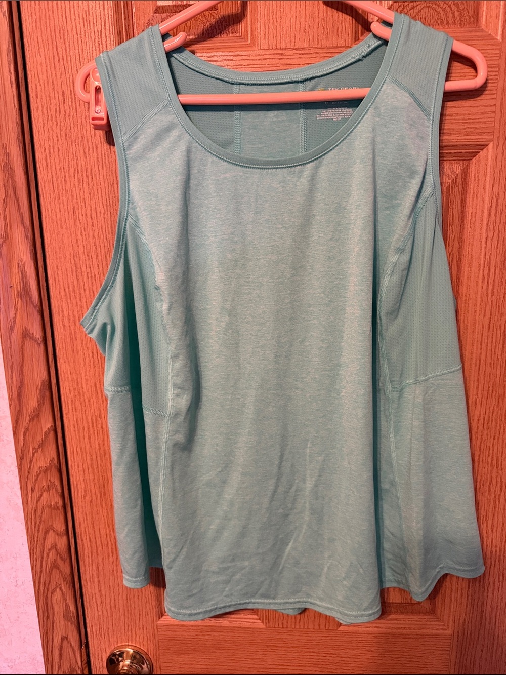 tek gear Women's Relaxed Scoop Neck Tank Top in Light Teal